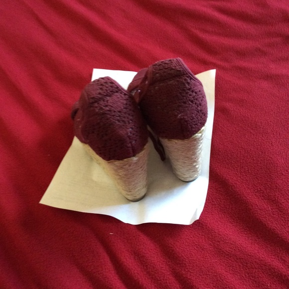 Used Raspberry colored wedges with tan base - Picture 6 of 7